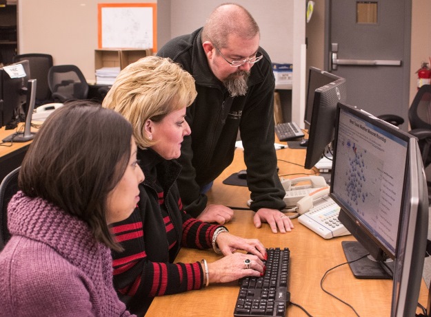 Maribel Martinez, Brenda Graham and Greg Roddahl learn about EMInS Maribel Martinez, Brenda Graham and Greg Roddahl learn about EMInS