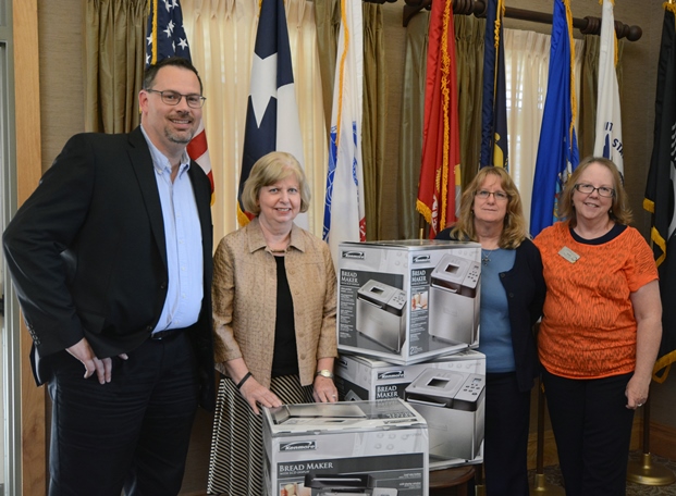 Todd Ailes and Debra Halliday present bread machines Todd Ailes and Debra Halliday present bread machines